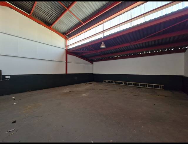 173M² WAREHOUSE TO LET IN JET PARK